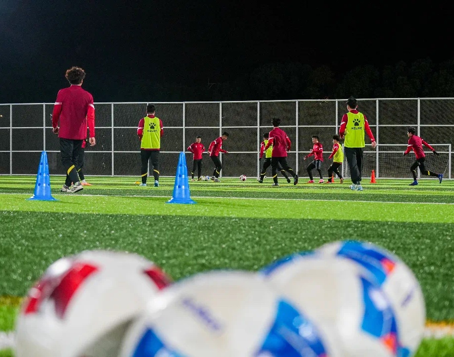 熟悉么？图片报：慕尼黑1860极端球迷在拜仁训练场涂鸦