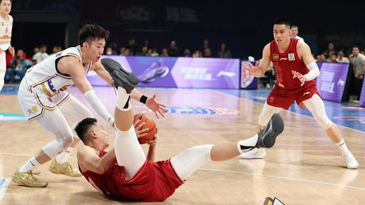 湖人vs76人首发：詹姆斯&东契奇大战恩比德&马克西